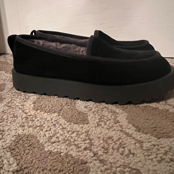 UGG Slippers-Size 9 - Picture 5 of 10